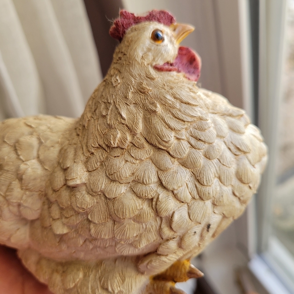 Decorative Collectible Chicken Figurine Rustic Wooden Crate/Straw Egg Resin RARE - Picture 8 of 15